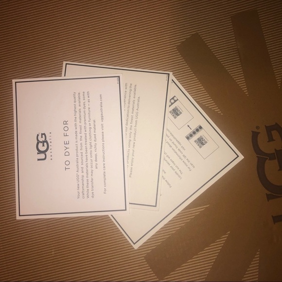 Ugg  Purple Bailey Button Size 6 - Picture 9 of 13